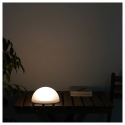 Фото1.Лампа на солнечной энергии полушарие SOLVINDEN IKEA 703.829.39