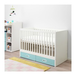 Фото1.Детская кровать белое с ящиками светло-голубого цвета 60x120 STUVA / FRITIDS 392.531.76 IKEA