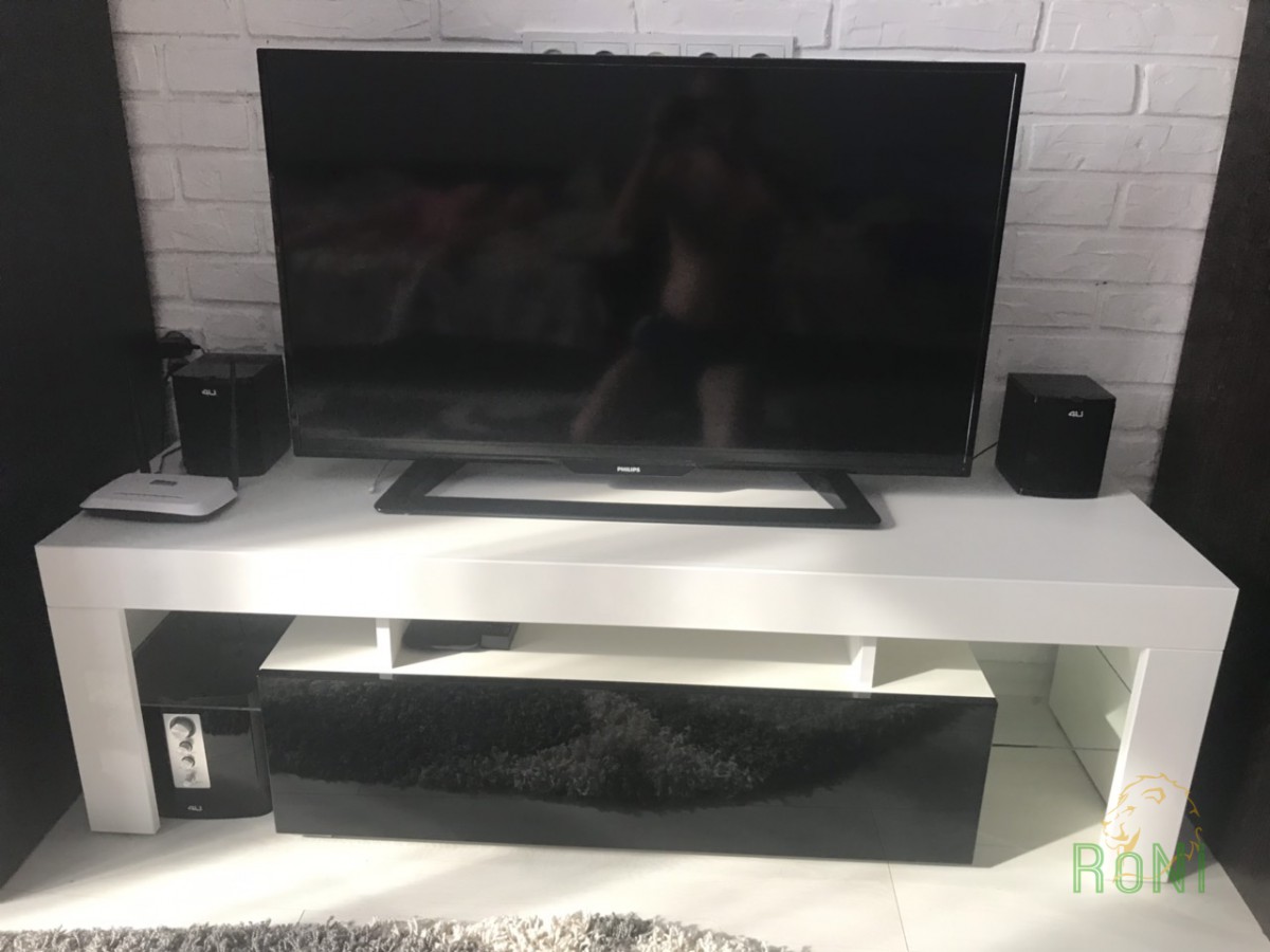 Фото відгук Тумба ТВ Solo RTV Сama білий / чорний глянець Фото відгук